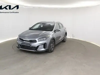 Usado Kia XCeed 100 CV (73 kW) 2025 Gris / plata SUV