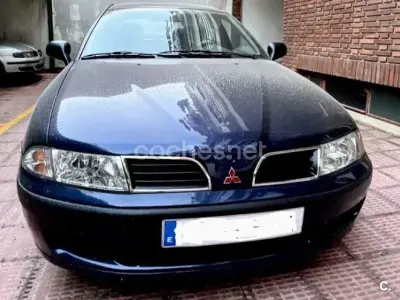 Usado Mitsubishi Carisma Comfort Edition 102 CV (75 kW) 2002 Azul Berlina