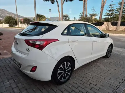 Usado Hyundai i30 110 HP (80 kW) 2013 Branco Citadino
