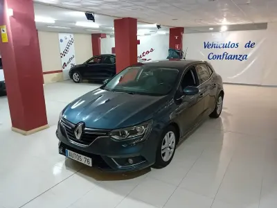 Usado Renault Mégane Business 95 CV (69 kW) 2020 Gris