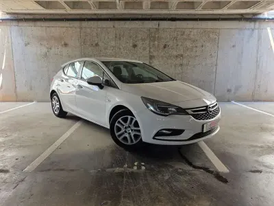 Usado Opel Astra Dynamic 105 CV (77 kW) 2016 Blanco Utilitario