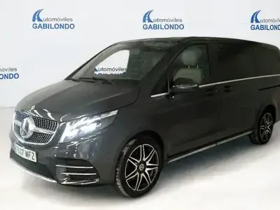 Usado Mercedes V300 Avantgarde 239 CV (175 kW) 2023 Gris / plata Monovolumen
