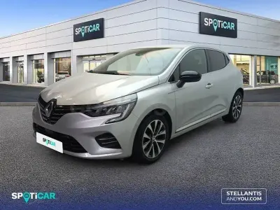 Usado Renault Clio V Techno 90 CV (66 kW) 2023 Gris / plata Berlina