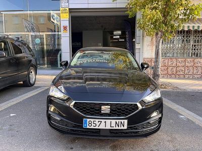 Usado Seat Leon Style 115 CV (84 kW) 2021 Negro Berlina