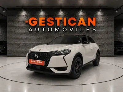Usado DS Automobiles DS3 Crossback Performance 130 CV (95 kW) 2023 Gris / plata SUV