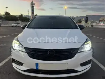 Usado Opel Astra Dynamic 110 CV (80 kW) 2018 Blanco Berlina
