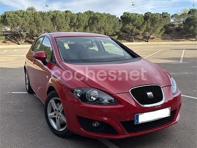 Usado Seat Leon Sport 125 CV (91 kW) 2010 Rojo Utilitario