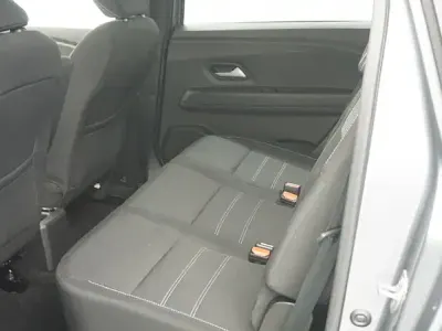 Usado Dacia Jogger Expression 101 CV (74 kW) 2025 Gris Monovolumen