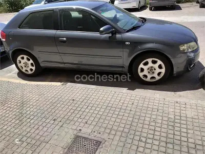 Usado Audi A3 Ambition 102 CV (75 kW) 2004 Negro Utilitario