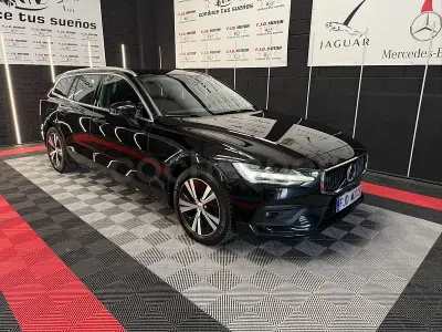 Usado Volvo V60 Momentum 190 CV (139 kW) 2019 Negro Familiar