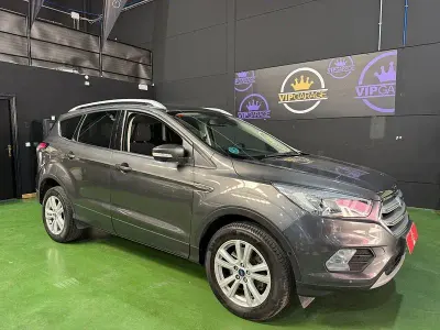 Usado Ford Kuga Business Edition 120 CV (88 kW) 2017 Gris / plata SUV