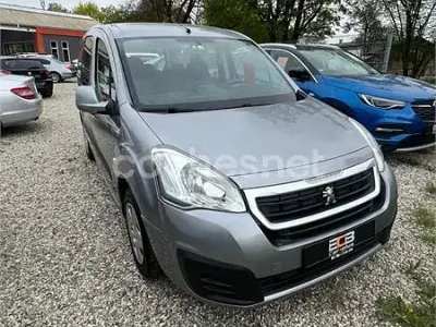 Usado Peugeot Partner Tepee Active 100 CV (73 kW) 2016 Gris / plata Monovolumen