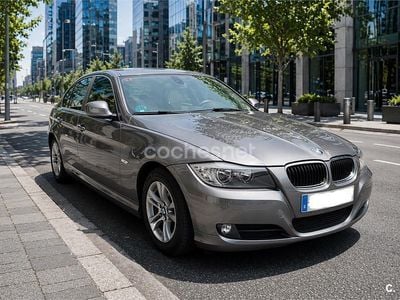 Usado BMW 320 170 HP (125 kW) 2010 Cinzento Sedan