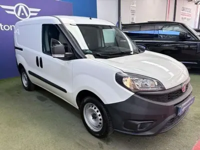Usado Fiat Doblò 95 CV (69 kW) 2019 Blanco Monovolumen