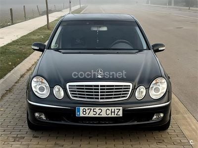 Usado Mercedes E320 Elegance 224 CV (164 kW) 2003 Gris / plata Berlina