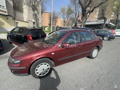 Usado Seat Toledo Stella 110 CV (80 kW) 2003 Granate Berlina