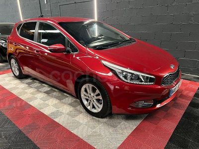 Usado Kia Ceed GT 90 CV (66 kW) 2014 Granate Berlina