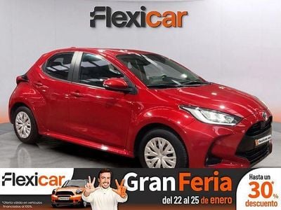 Rojo Usado 2023 Toyota Yaris Hybrid Active Berlina | 18.490 € (Buen precio)