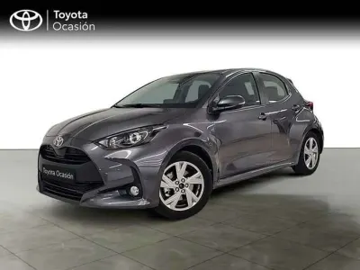Usado Toyota Yaris Active 116 CV (85 kW) 2025 Gris Utilitario