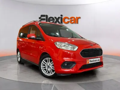 Usado Ford Tourneo Courier Trend 100 CV (73 kW) 2019 Rojo Monovolumen