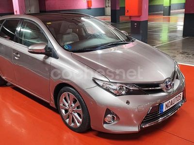 Toyota Auris Hybrid