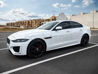 Usado Jaguar XE R-Dynamic 300 CV (220 kW) 2020 Blanco Berlina