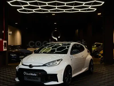 Usado Toyota Yaris 276 CV (202 kW) 2024 Blanco Utilitario
