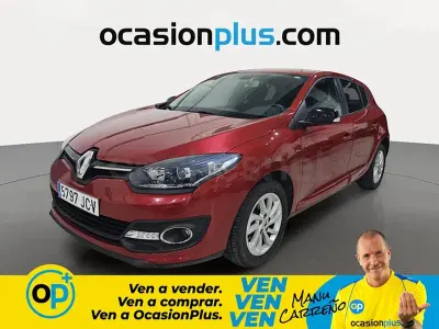 Usado Renault Mégane LIMITED 115 CV (84 kW) 2015 Rojo Berlina