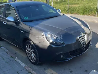 Usado Alfa Romeo Giulietta 170 CV (125 kW) 2011 Gris / plata Utilitario