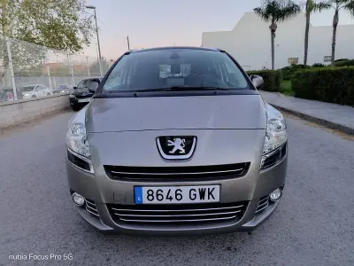 Usado Peugeot 5008 Sport 150 HP (110 kW) 2010 Castanho Monovolume