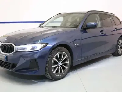 Usado BMW 320e Comfort Edition 204 HP (150 kW) 2023 Azul Carrinha