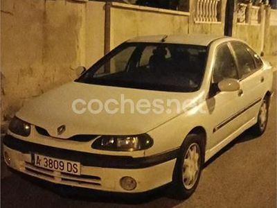 Usado Renault Laguna 110 CV (80 kW) 1998 Blanco Berlina