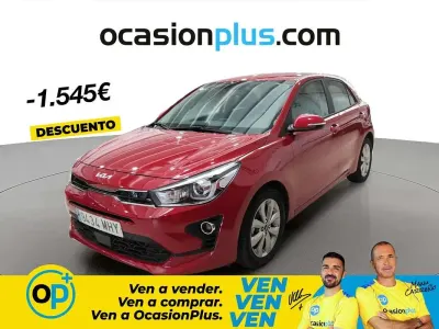 Usado Kia Rio 101 CV (74 kW) 2023 Rojo Utilitario