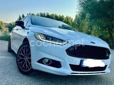 Usado Ford Mondeo Titanium 150 CV (110 kW) 2015 Blanco Familiar
