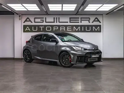 Usado Toyota Yaris 280 CV (205 kW) 2025 Gris / plata Utilitario