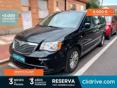 Usado Lancia Voyager Platinum 163 CV (119 kW) 2012 Negro Monovolumen