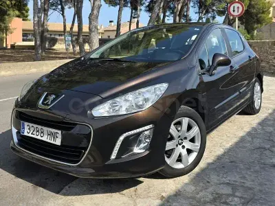 Usado Peugeot 308 Active 120 CV (88 kW) 2012 Marrón Berlina