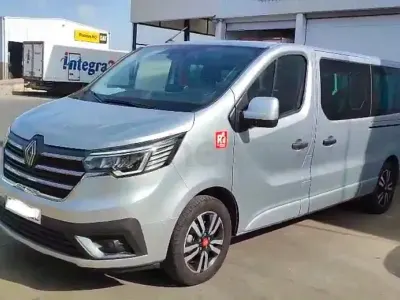 Usado Renault Trafic Equilibre 150 CV (110 kW) 2025 Gris / plata Monovolumen