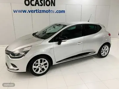 Usado Renault Clio LIMITED 90 CV (66 kW) 2019 Plateado