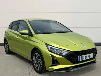 Usado Hyundai i20 101 CV (74 kW) 2025 Verde Utilitario