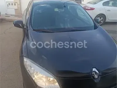 Usado Renault Mégane III Dynamique 105 CV (77 kW) 2010 Negro Berlina