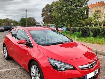 Usado Opel Astra GTC Sportive 140 CV (102 kW) 2013 Rojo Berlina