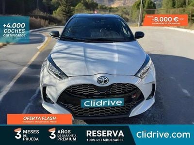 Usado Toyota Yaris Hybrid Plus 116 CV (85 kW) 2023 Gris / plata Berlina