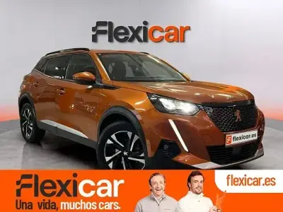 Usado Peugeot 2008 Allure 110 CV (80 kW) 2021 Naranja SUV
