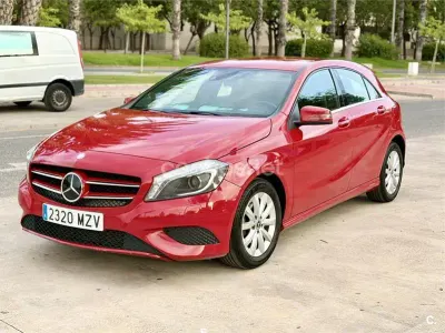 Usado Mercedes A180 Urban 109 CV (80 kW) 2013 Rojo Utilitario