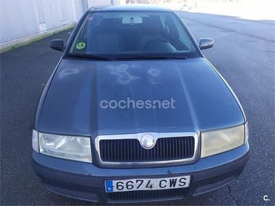 Usado Skoda Octavia Ambiente 102 CV (75 kW) 2004 Verde Berlina