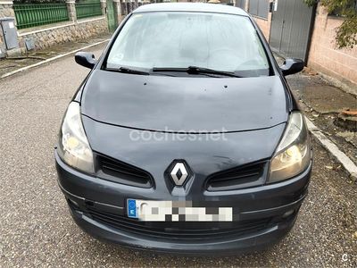 Usado Renault Clio III Collection 75 CV (55 kW) 2012 Gris / plata Berlina
