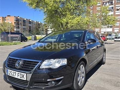 Usado VW Passat Sportline 200 CV (147 kW) 2006 Negro Berlina