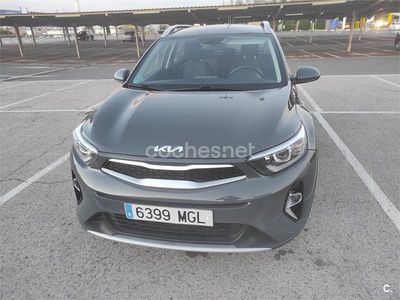 Usado Kia Stonic 84 CV (61 kW) 2023 Gris / plata SUV