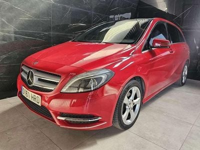 Usado Mercedes B200 156 CV (114 kW) 2013 Rojo Monovolumen